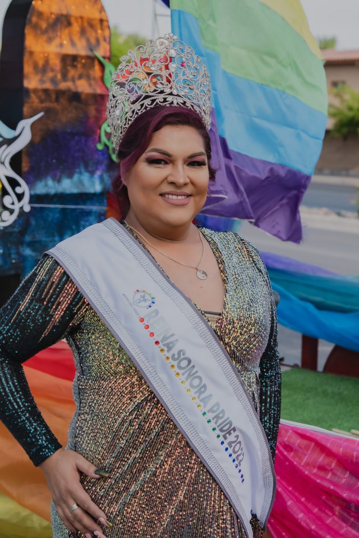 Reina Sonora Pride posando antes del inicio de la marcha del orgullo hermosillo 2023