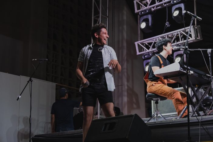 Rodolfo Guzman durante su presentación en marcha orgullo lgbtq+ hermosillo